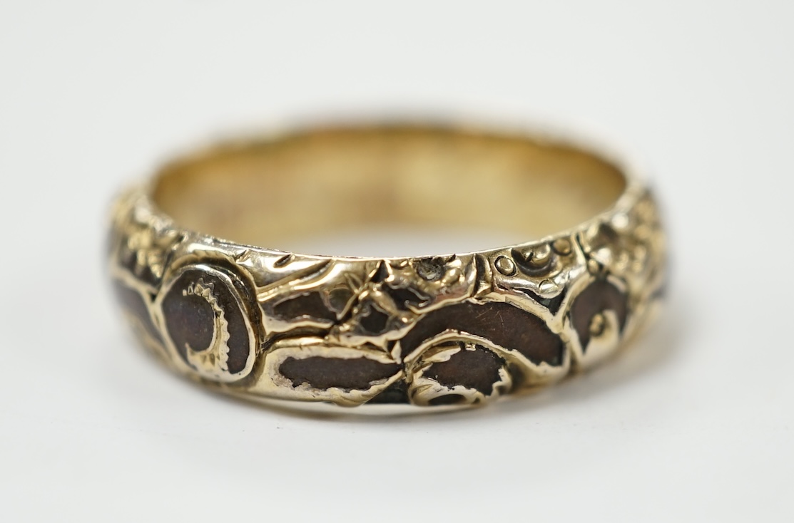 A George IV carved yellow metal and base metal mourning band, with interior engraved inscription, 'Edward Garrett, ob. Feb. 24th, 1827 aged 57', size O/P. Fair condition.